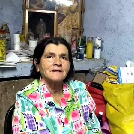 Maestra Marta en su altar