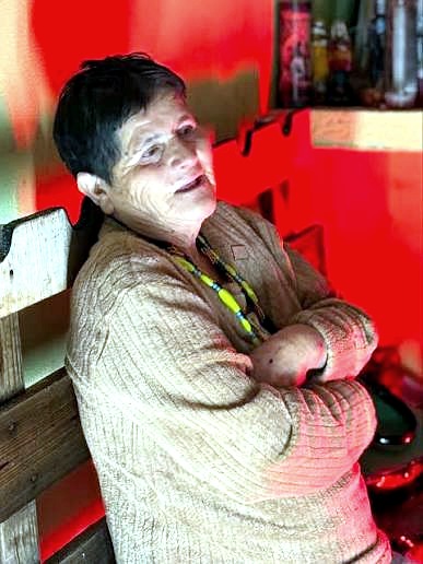 Maestra Marta en su lugar de atención